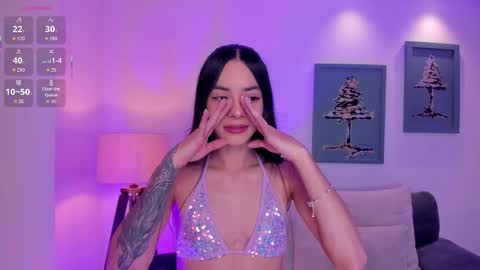 HANNAH J online show from December 22, 7:28 pm