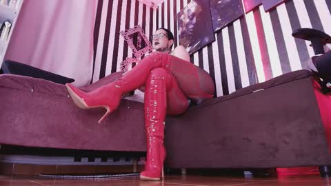 FOLLOW ME INTA MOONXMAFE online show from November 5, 9:53 pm