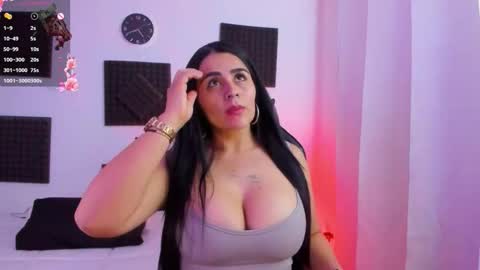 Hanna  online show from October 21, 9:41 pm