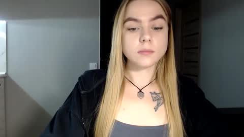 happy_fox_ online show from January 15, 9:51 pm