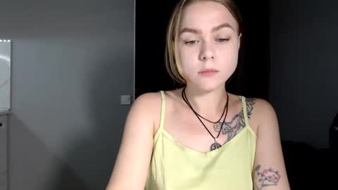 happy_fox_ online show from June 2, 9:05 pm