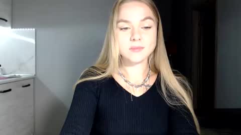 happy_fox_ online show from September 24, 9:58 pm