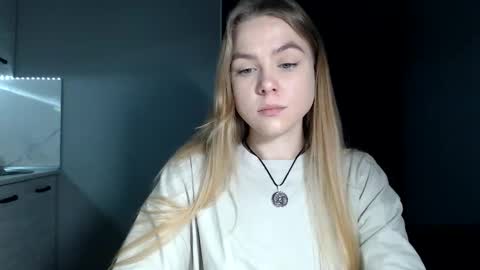 happy_fox_ online show from February 24, 8:51 pm