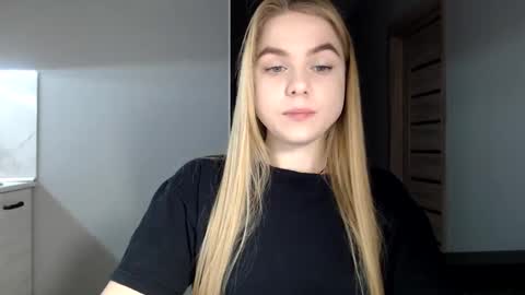 happy_fox_ online show from January 8, 10:37 pm