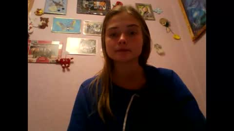 happyemily  online show from November 17, 9:15 pm