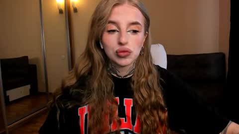 Julia online show from April 19, 5:07 am