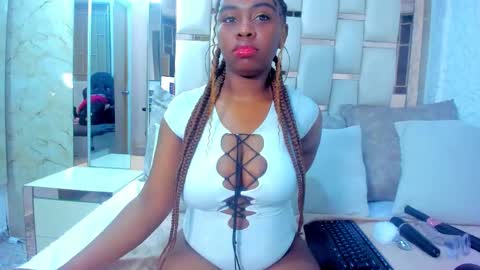 hazel_lanee online show from November 3, 2:04 am