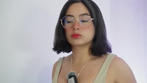 hearmymoans_18 online show from January 7, 10:24 pm