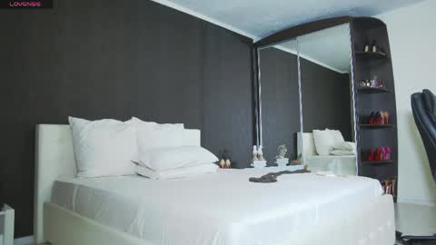 Helen online show from April 11, 2:10 pm