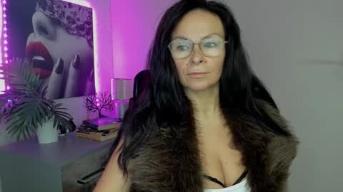 Helen online show from September 17, 5:38 am