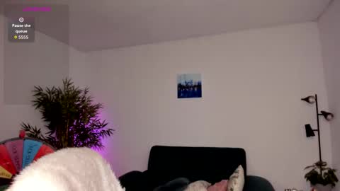 helen_miller online show from September 11, 4:57 am