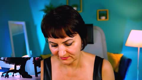 helenbeler online show from November 17, 12:50 pm