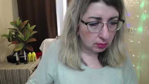 helenenigma online show from February 6, 5:57 am