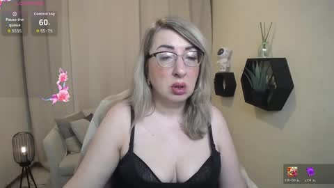 helenenigma online show from March 25, 7:39 pm