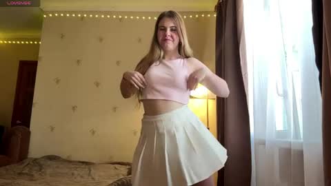 Chloe online show from May 11, 2:45 pm