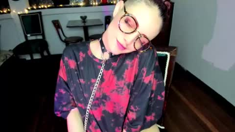 Heliconia online show from October 19, 1:07 am