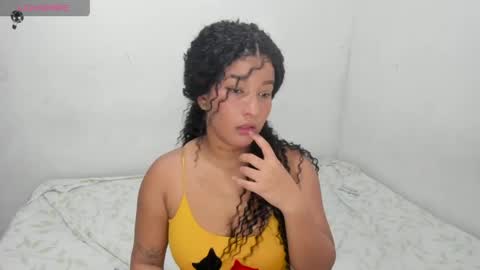 hellen_scot_ online show from May 24, 7:02 pm