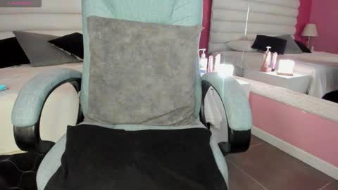 hilary_tailor online show from October 10, 11:59 am