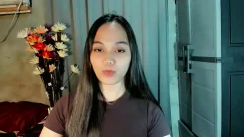 hilarymolly online show from April 11, 6:44 pm