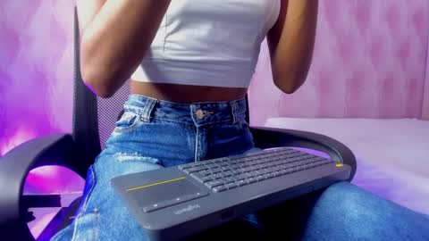  Hillary  online show from February 4, 4:59 am