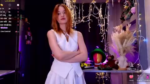 Ella online show from April 10, 7:42 pm