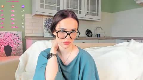 Kiana online show from June 15, 1:22 pm