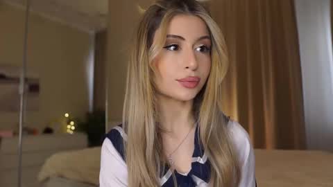 Moni Monica online show from March 6, 9:04 am