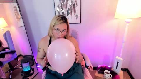 Hollie online show from February 9, 2:30 pm