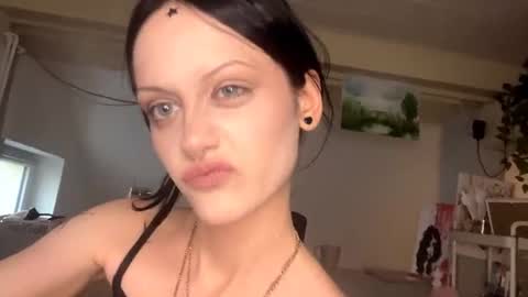 Ava online show from June 20, 7:17 pm