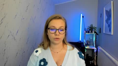 Holly online show from September 30, 5:18 pm