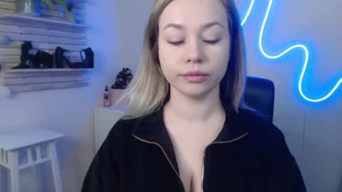 Holly online show from January 17, 3:34 am