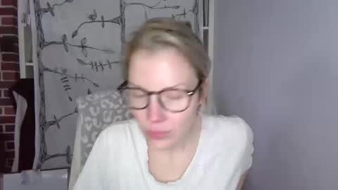 holly_bourbon online show from October 20, 8:12 pm