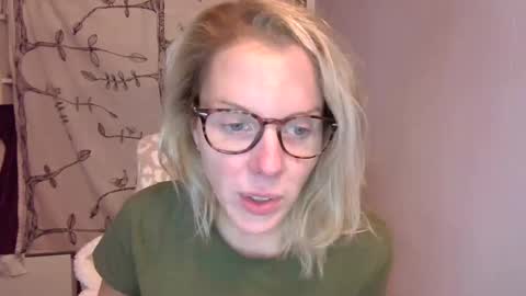 holly_bourbon online show from October 16, 2:36 am