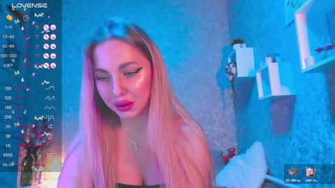 holly_molly8 online show from January 3, 8:11 pm