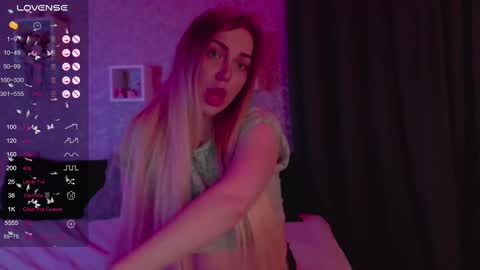holly_molly8 online show from February 8, 3:19 am
