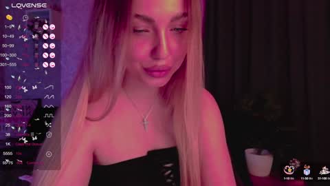 holly_molly8 online show from January 28, 7:00 pm