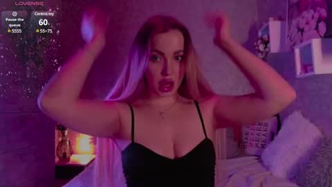 holly_molly8 online show from February 23, 6:50 pm