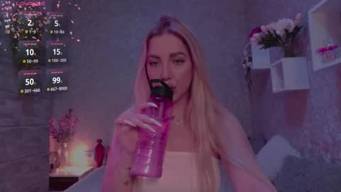 holly_molly8 online show from October 12, 2:47 am