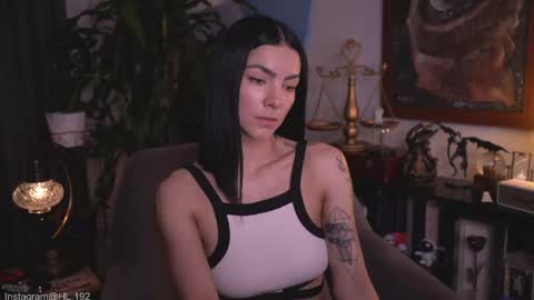 Holly Linder online show from May 31, 1:22 am