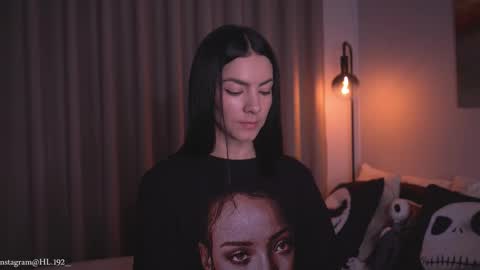 Holly Linder online show from March 19, 2:27 am