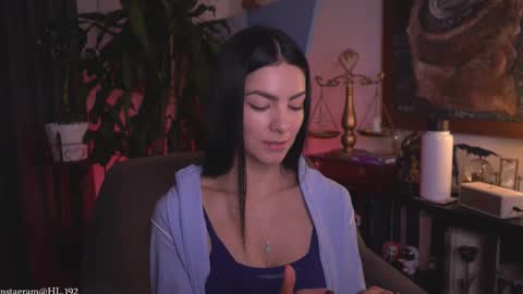 Holly Linder online show from March 26, 2:14 am