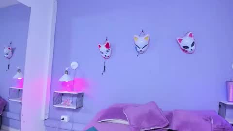 hollypeach_ online show from November 16, 3:34 pm