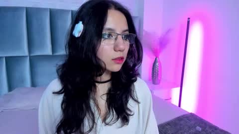 hollypeach_ online show from February 16, 7:36 pm