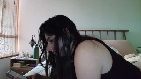 hollyshit_ online show from November 10, 10:27 pm