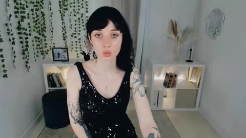 Holly online show from November 23, 3:47 pm