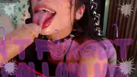 holly online show from February 3, 9:50 pm