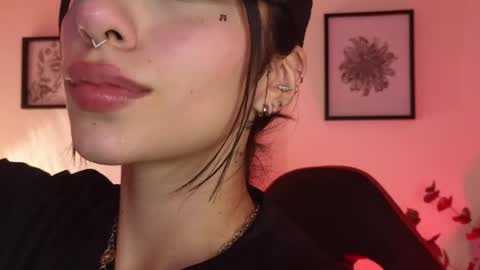holly online show from May 5, 2:14 am