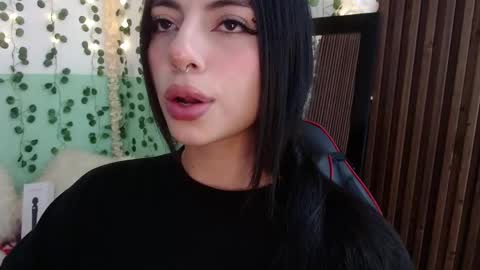 holly online show from January 10, 8:15 pm