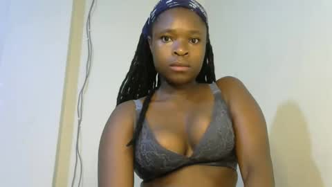 holy_ebony online show from March 27, 2:46 am