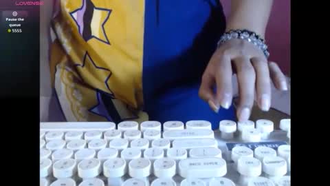 holy_goddessawomanxxx online show from May 13, 2:45 pm